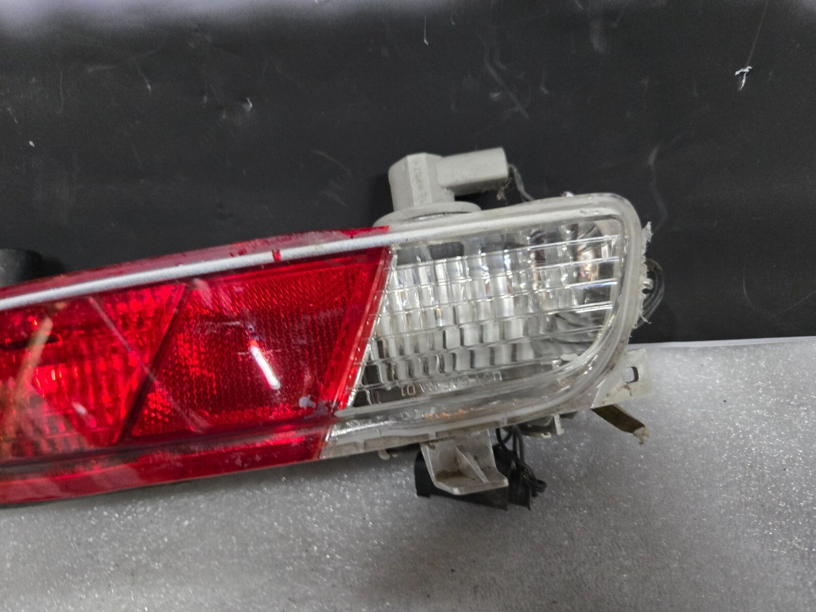 2004-2007 BMW 645ci Rear Bumper Tail Light Right Passenger OEM 63217165816