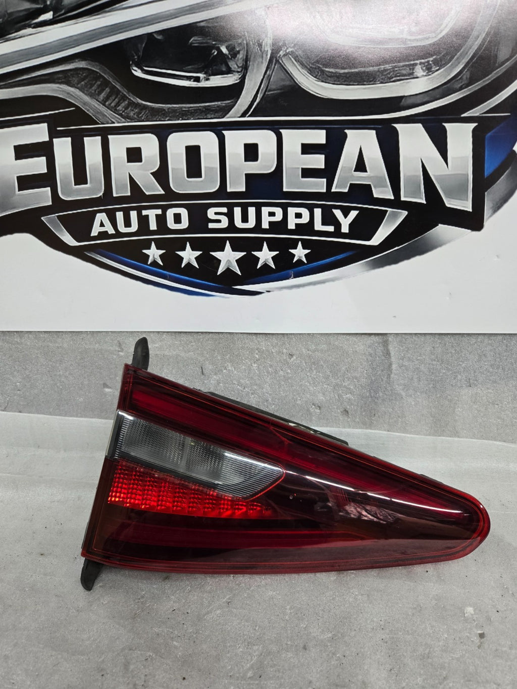 2018-2023 ALFA ROMEO STELVIO LEFT DRIVER TAILGATE TAILLIGHT LIGHT LAMP *CRACK
