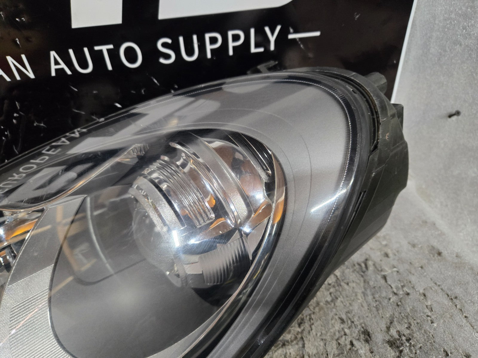 2011-2014 Porsche Cayenne Left LH Driver Side Headlight Halogen OEM 7P5941029CE