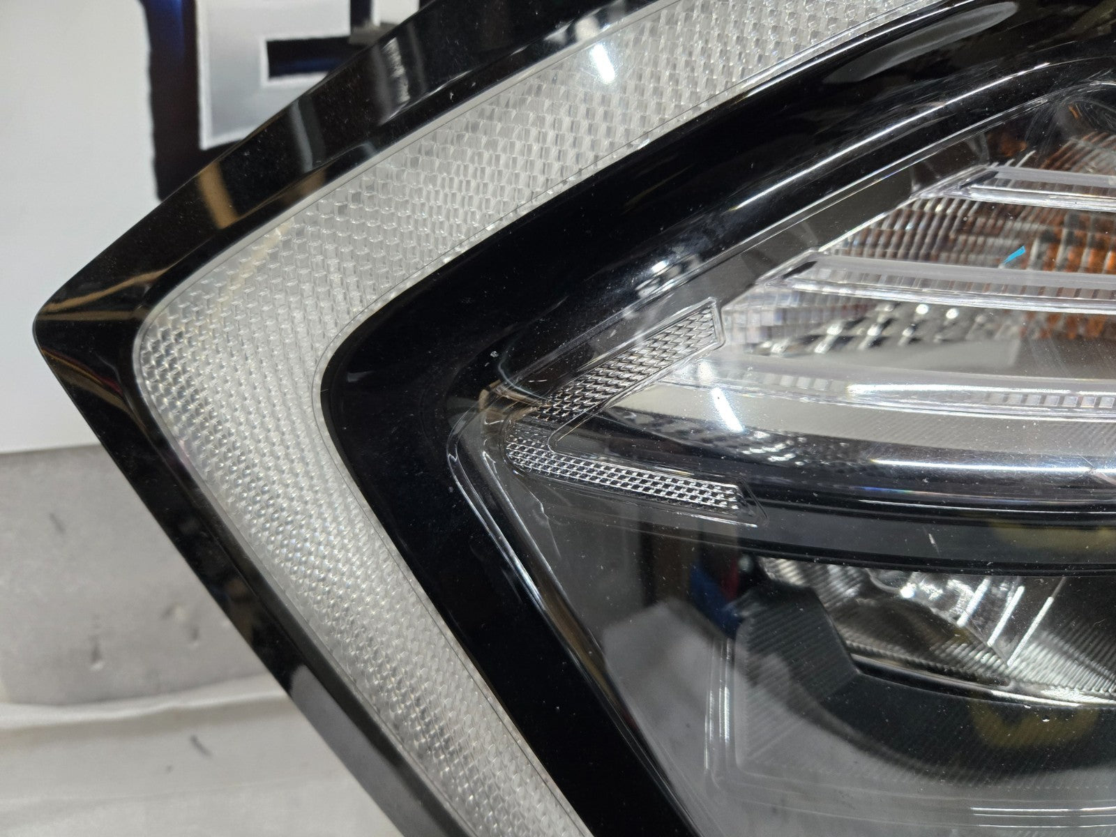 2022-23 Kia Sportage Left LH Driver Side Reflector LED Headlight 92101-DW000 OEM