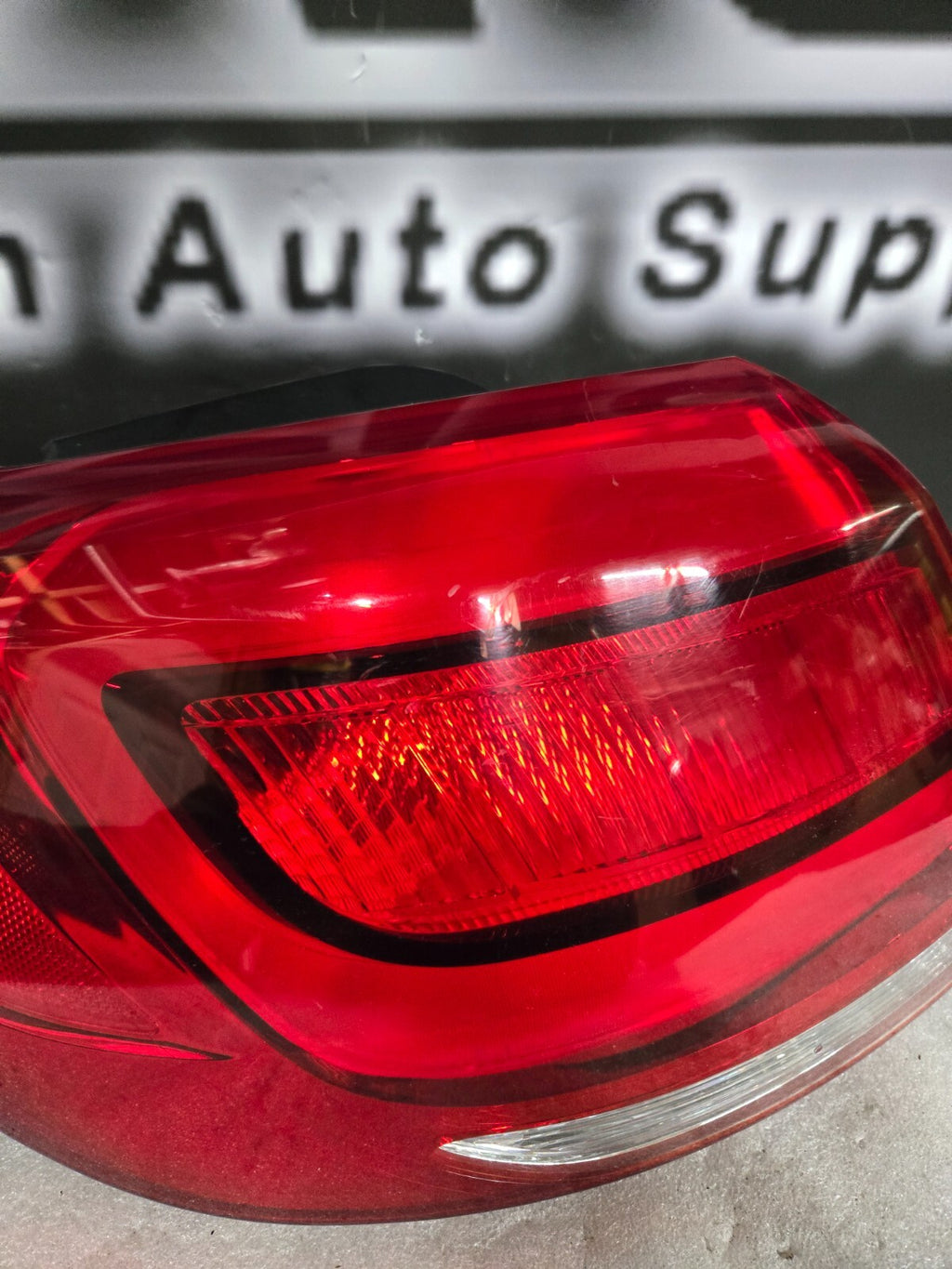 2014-2016 Kia Sportage Driver Tail Light Quarter Panel Mounted 924013W520 OEM