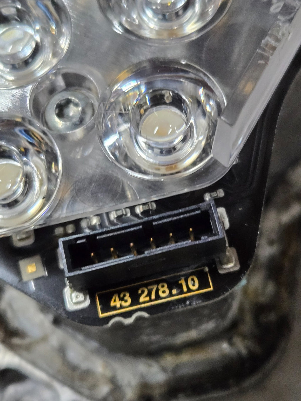 2011 2013 2013 535 F10 BMW 528 LED MODULE HEADLIGHT INDICATOR RIGHT 171739-02