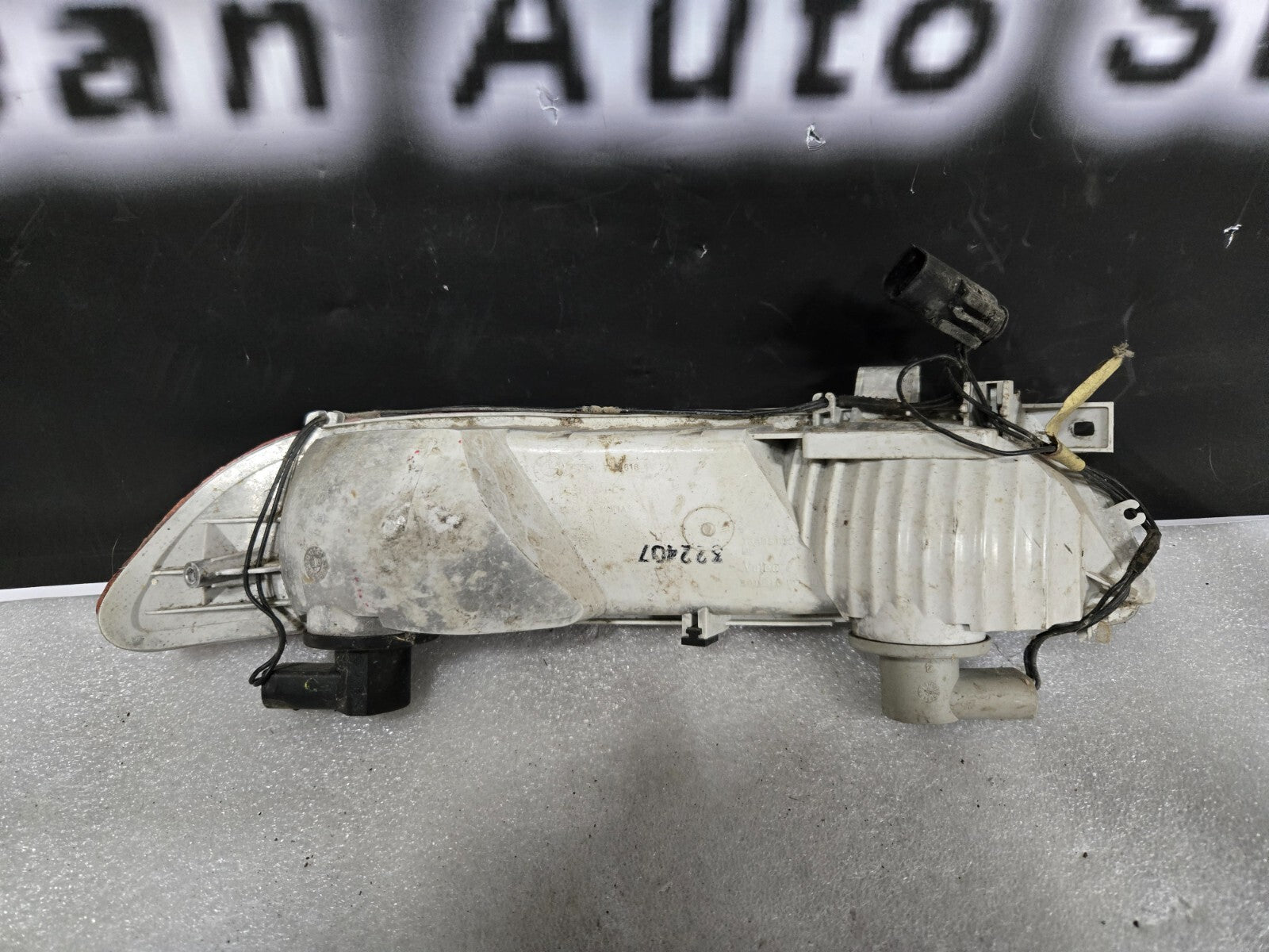 2004-2007 BMW 645ci Rear Bumper Tail Light Right Passenger OEM 63217165816
