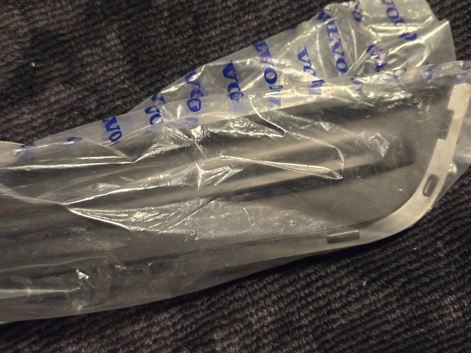 Genuine Volvo Outer Cover Insert 31323850 OEM