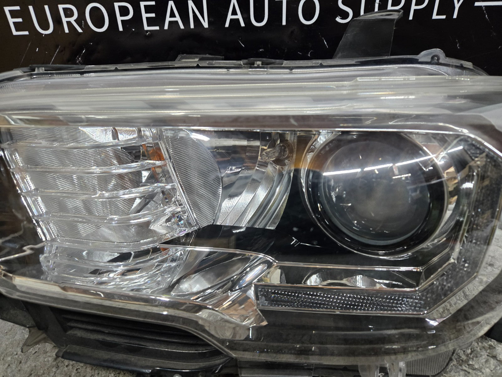 2016-2023 Toyota Tacoma Headlight Halogen LEFT LH Driver Side Genuine OEM
