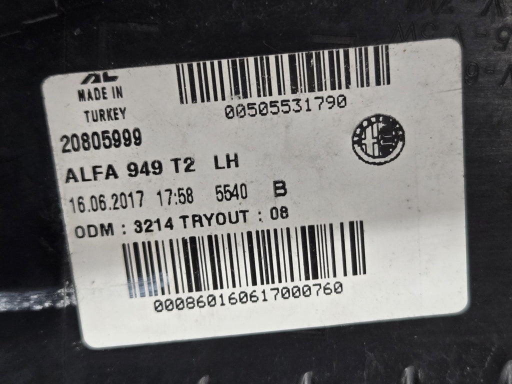 2018-2023 ALFA ROMEO STELVIO LEFT DRIVER TAILGATE TAILLIGHT LIGHT LAMP *CRACK