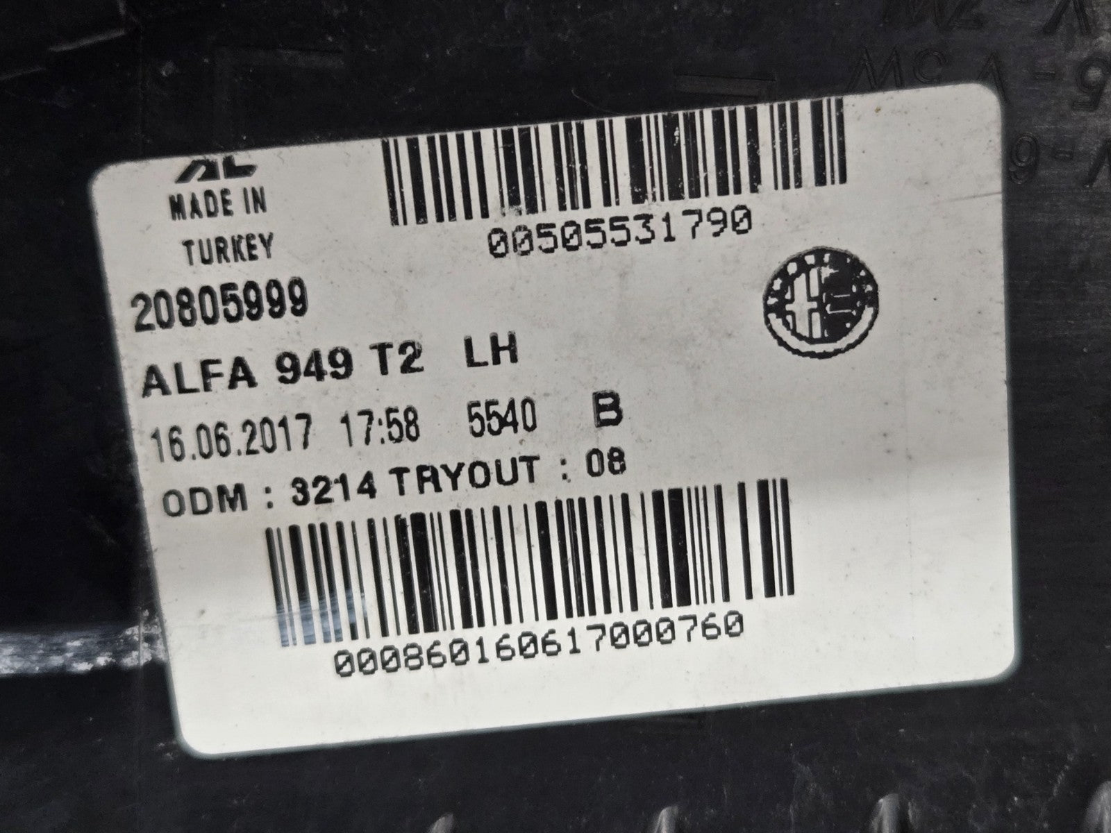 2018-2023 ALFA ROMEO STELVIO LEFT DRIVER TAILGATE TAILLIGHT LIGHT LAMP *CRACK