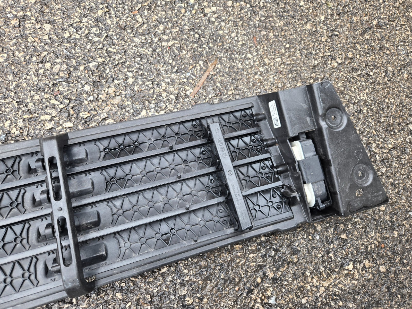 2022 2023 2024 LAND ROVER RANGE ROVER GRILLE GRILL OEM USED M8E2-8475-A