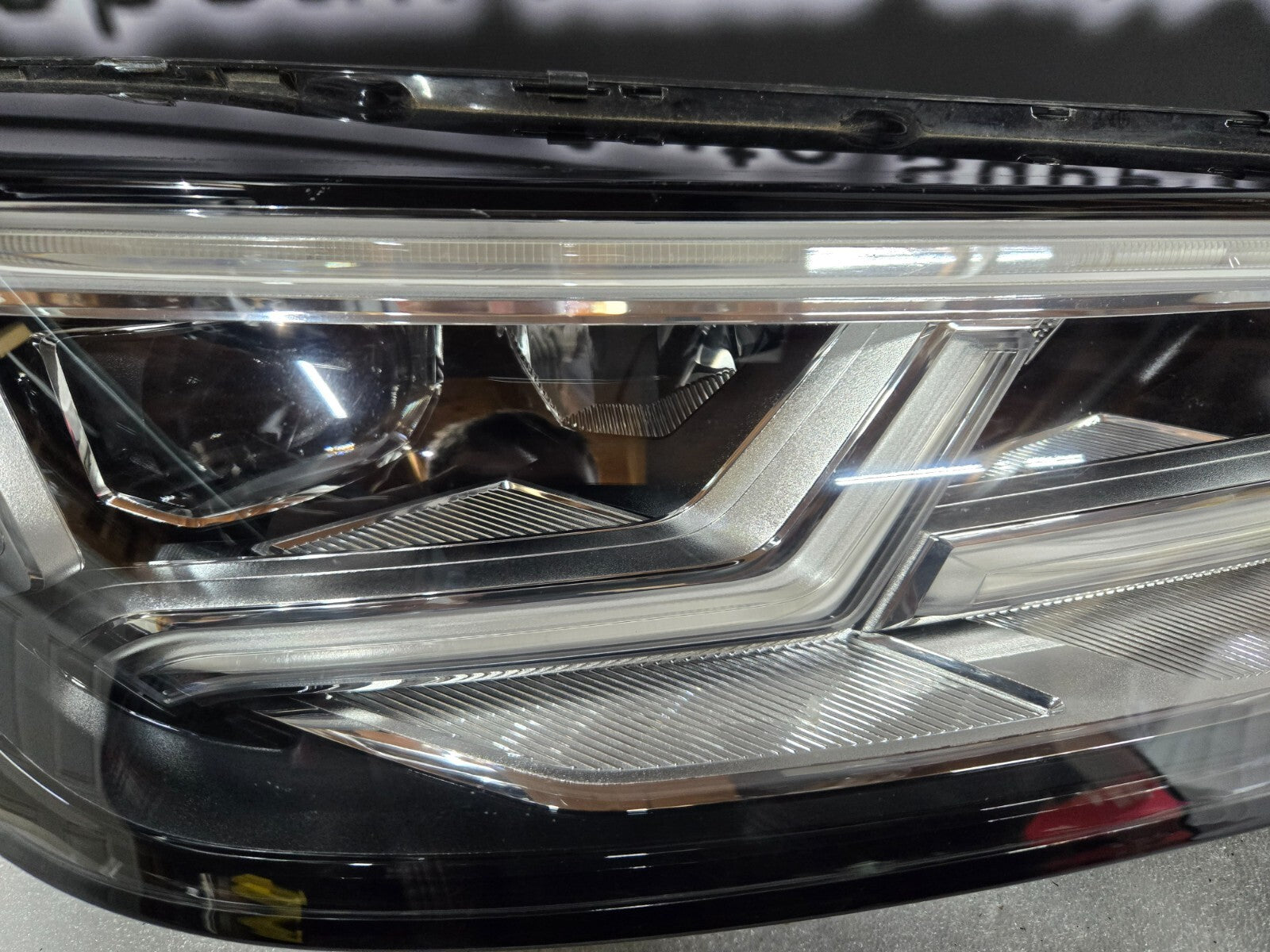 2018 2019 2020 Audi Q5 SQ5 LED Headlight Right Passenger Side RH OEM 80A941034B