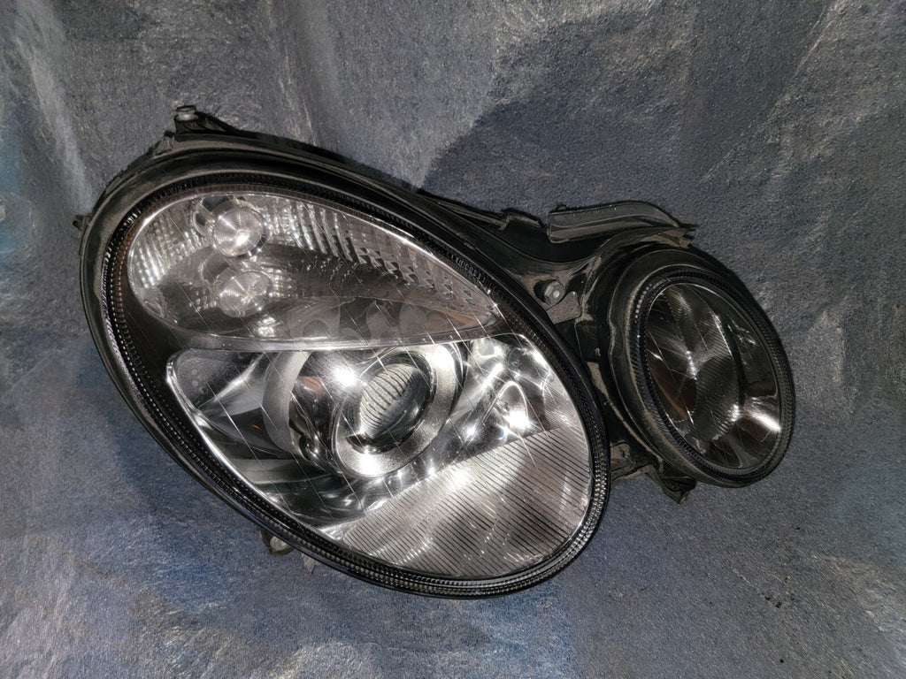 03-06 Mercedes-Benz E-Class (W211) Halogen Headlight (Right/Passenger) nice