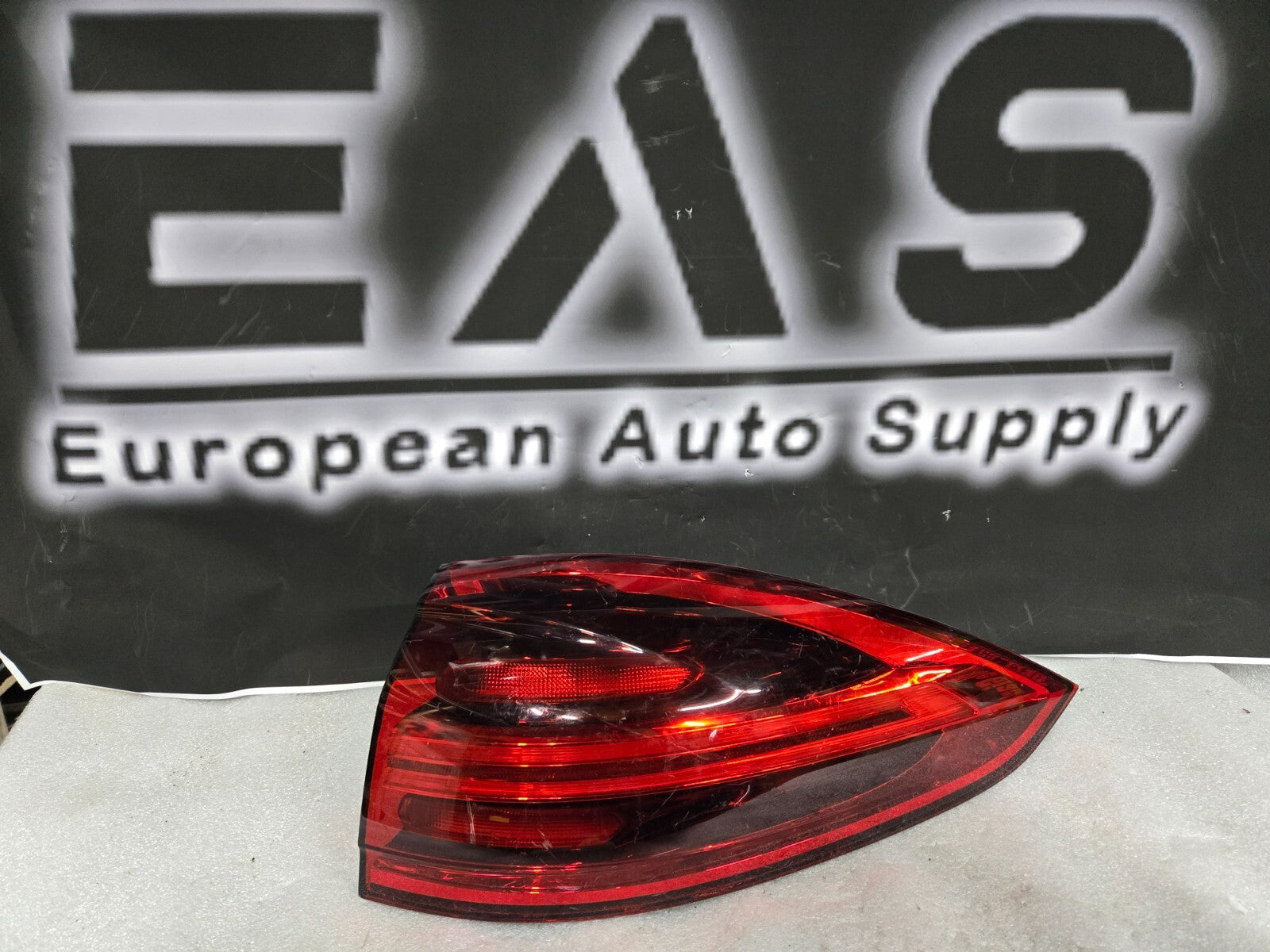 2015-2017 Porsche Cayenne Right RH Passenger Side Rear Tail Light 7P5945208R OEM