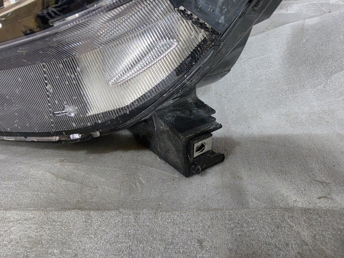 2017-2021 BUICK ENCORE Left LH Driver Headlight Halogen w/ LED OEM 42771350