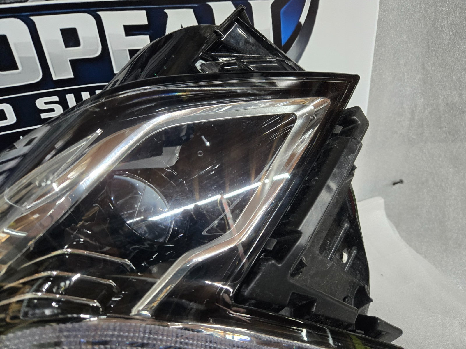 2017-2020 Cadillac XT5 OEM Right RH Passenger Side LED Headlight OEM 84826666