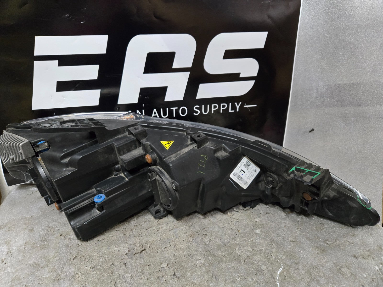 2017-2020 CHRYSLER PACIFICA HEADLIGHT OEM LEFT DRIVER SIDE HID XENON 68228949AF