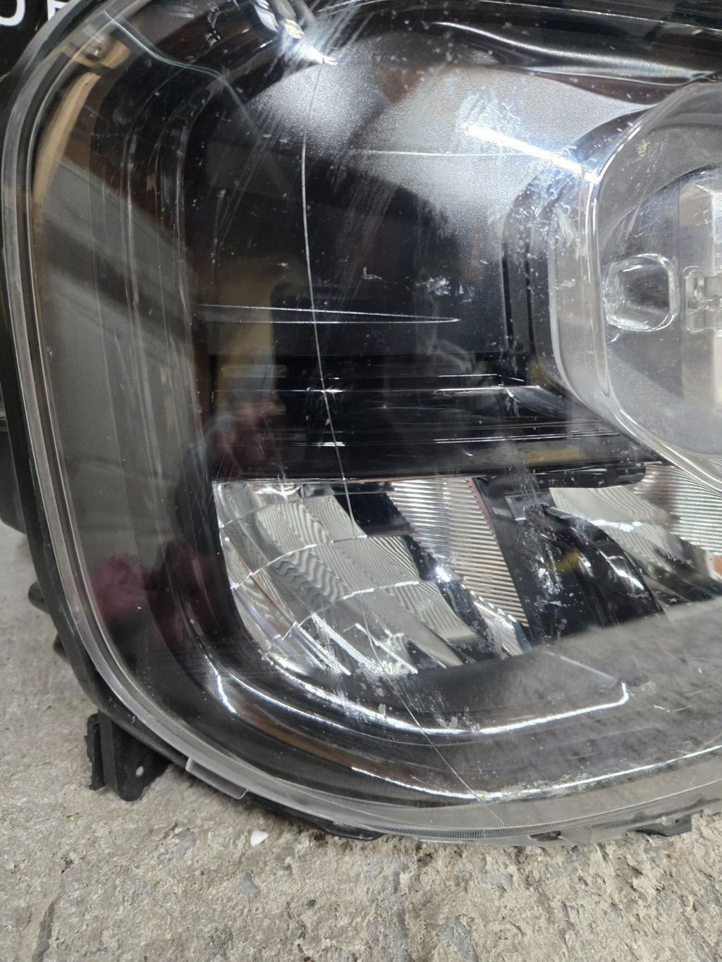 2023-2024 FORD MAVERICK FRONT RIGHT RH PASSENGER SIDE HEADLIGHT BLACK TRIM OEM