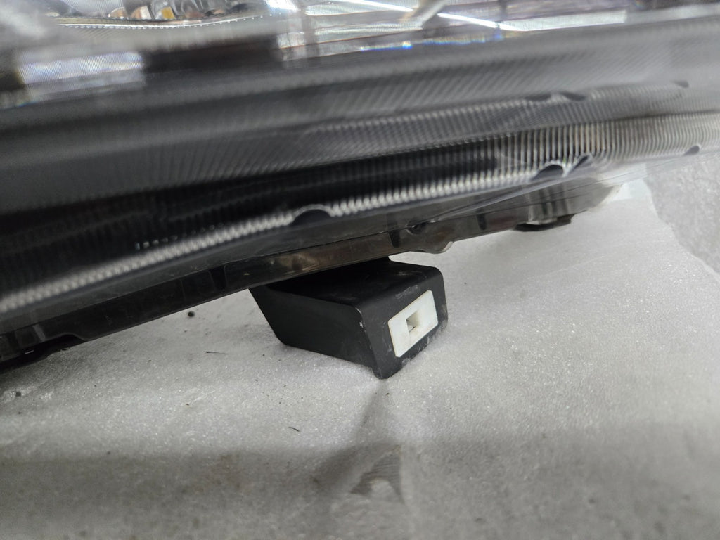 2021-2024 Nissan Kicks Right Passenger's Side Full LED Headlight 26010-5R05A OEM