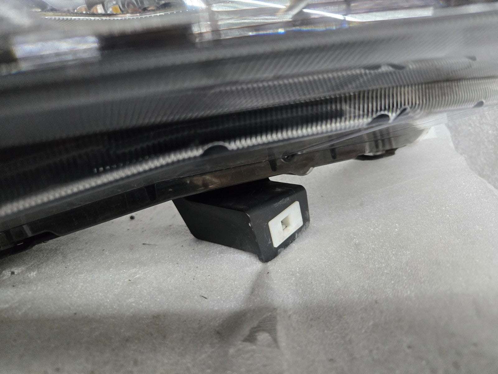 2021-2024 Nissan Kicks Right Passenger's Side Full LED Headlight 26010-5R05A OEM