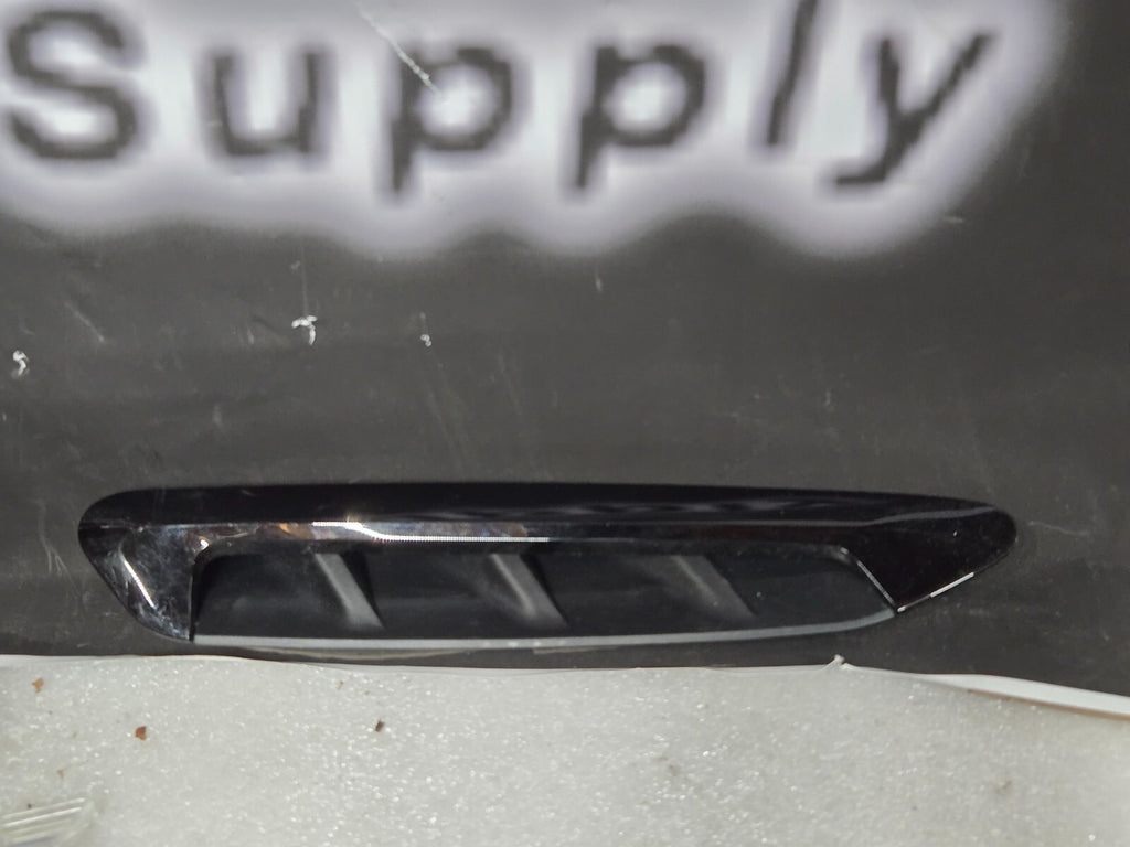 2018 2019 2020 2021 BMW X3 X4 RH Right Fender Decorative Screen Trim 8064806 OEM