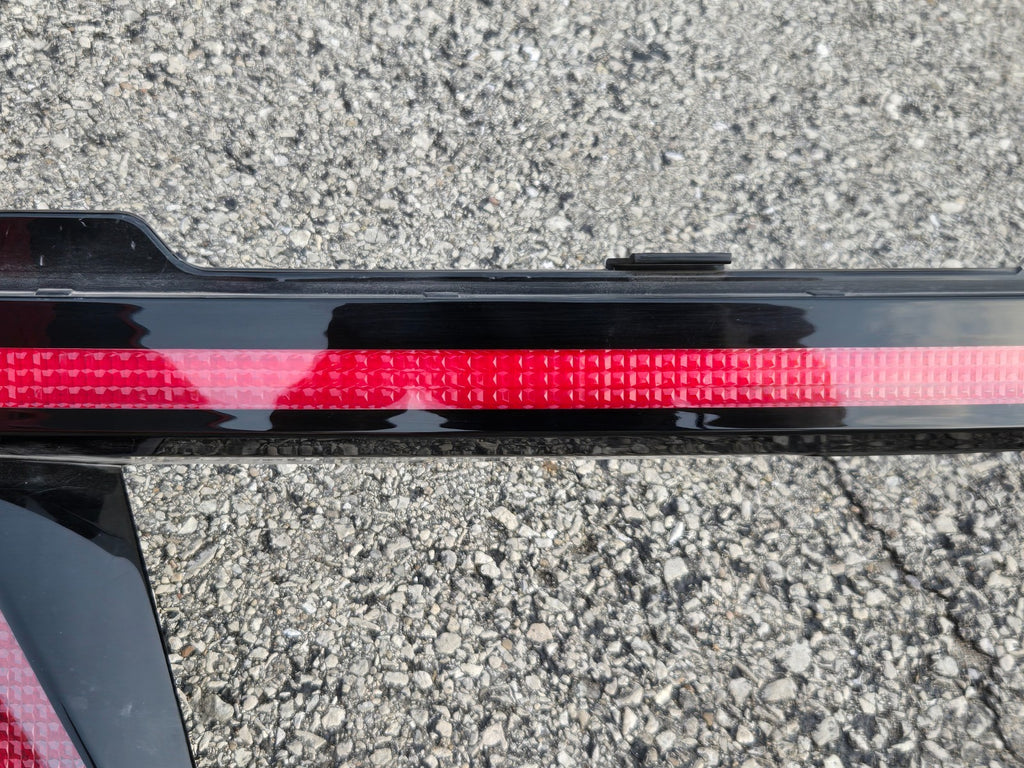 22-24 Hyundai Tucson Rear Center Trunk w/ Camera LED Tail Light OEM 92403-CW120