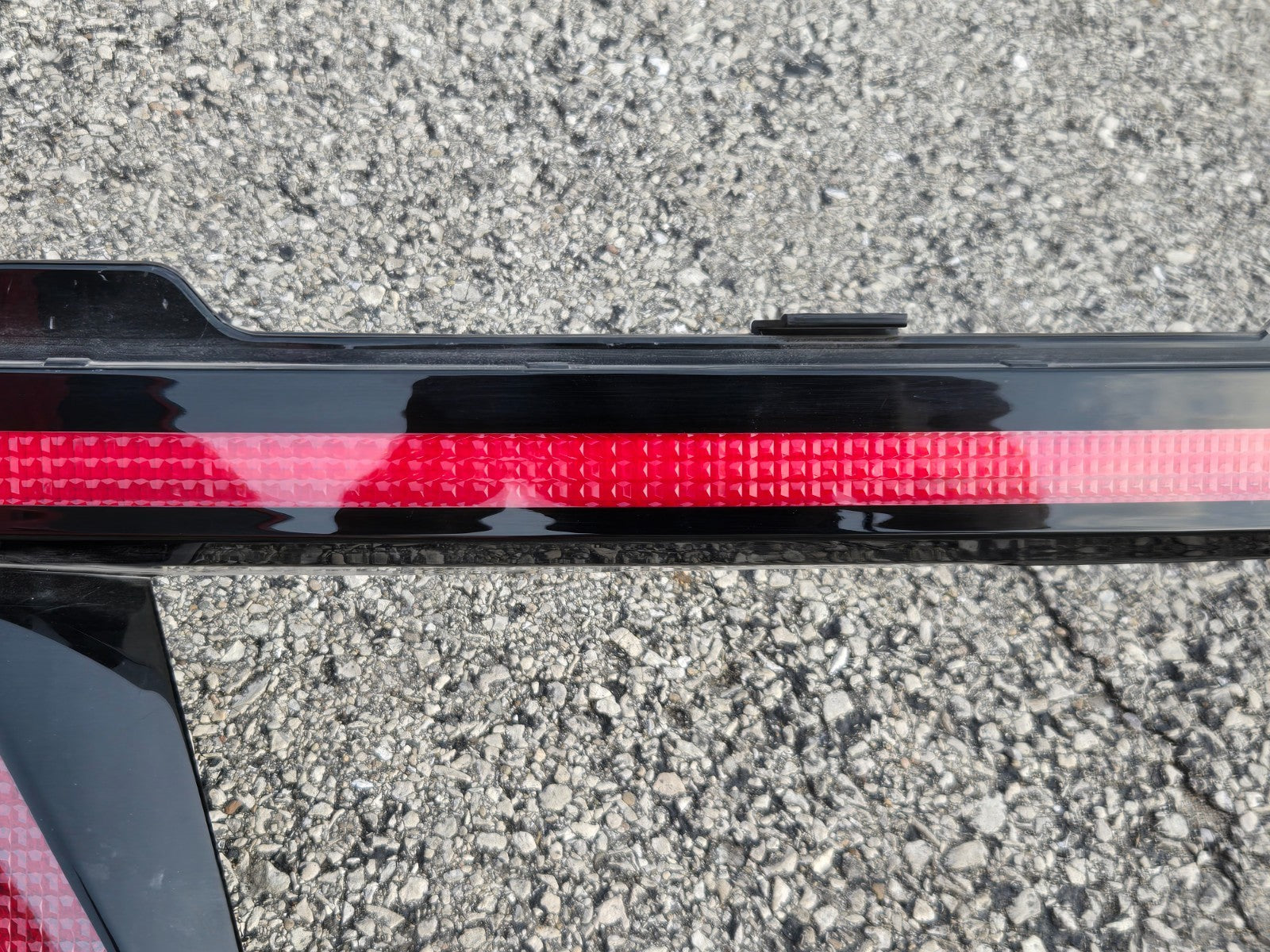 22-24 Hyundai Tucson Rear Center Trunk w/ Camera LED Tail Light OEM 92403-CW120