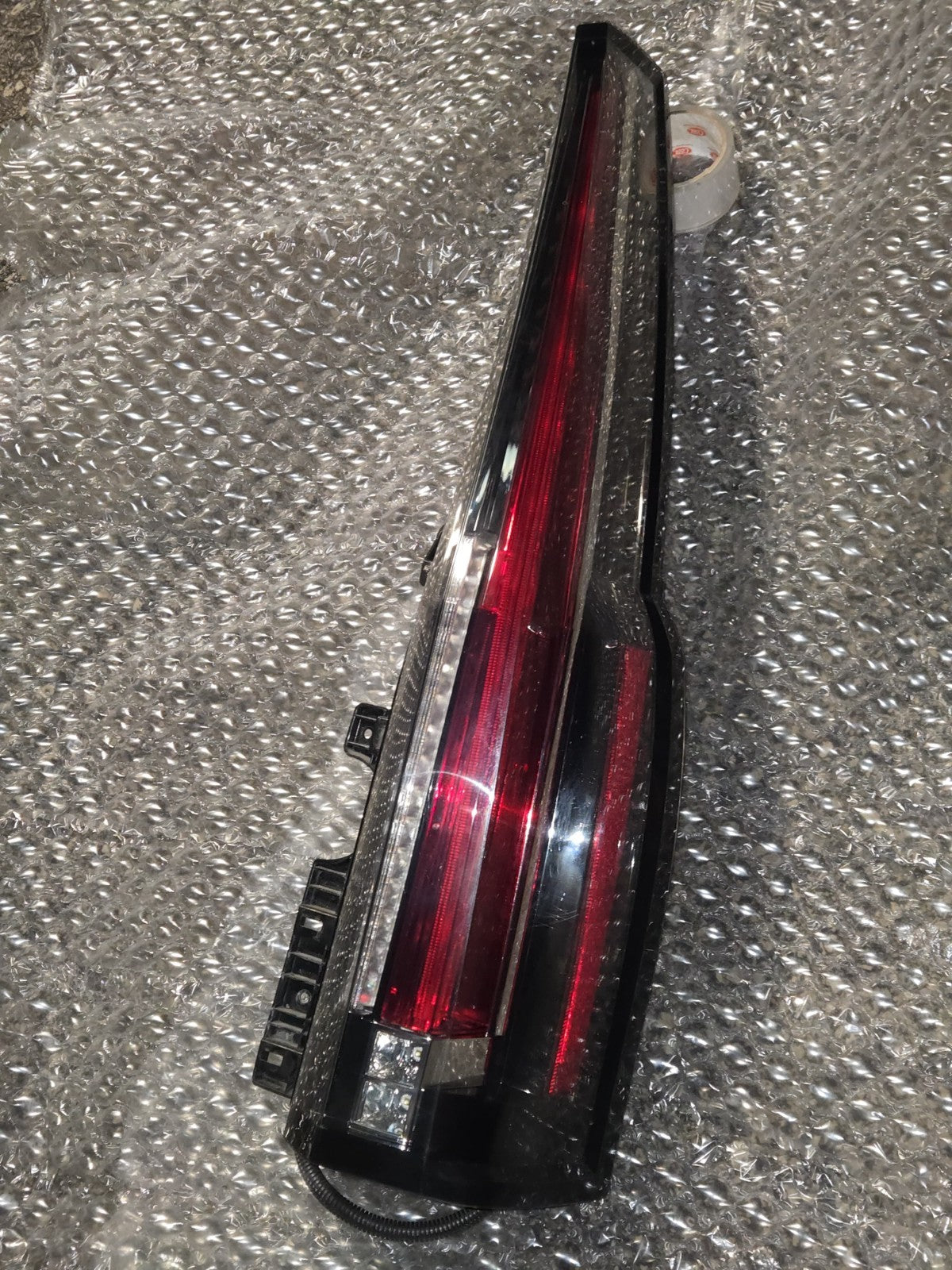 2015-2020 Cadillac Escalade Right RH Passenger Side LED Taillight OEM 84211921