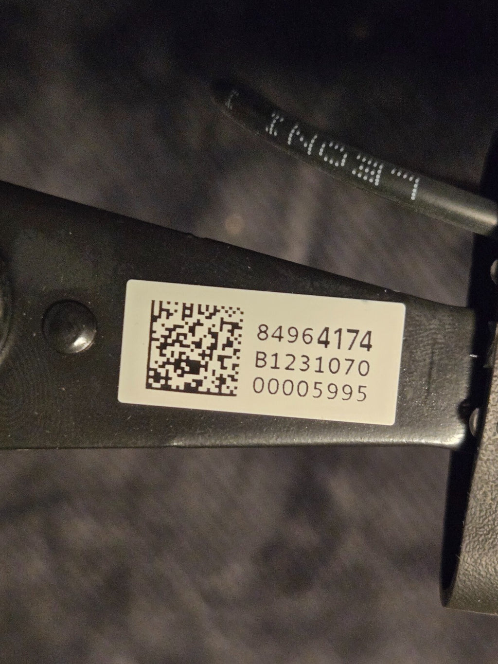 2020-2024 CADILLAC XT6 FRONT RIGHT SEAT BELT SEATBELT BUCKLE END OEM 86802091