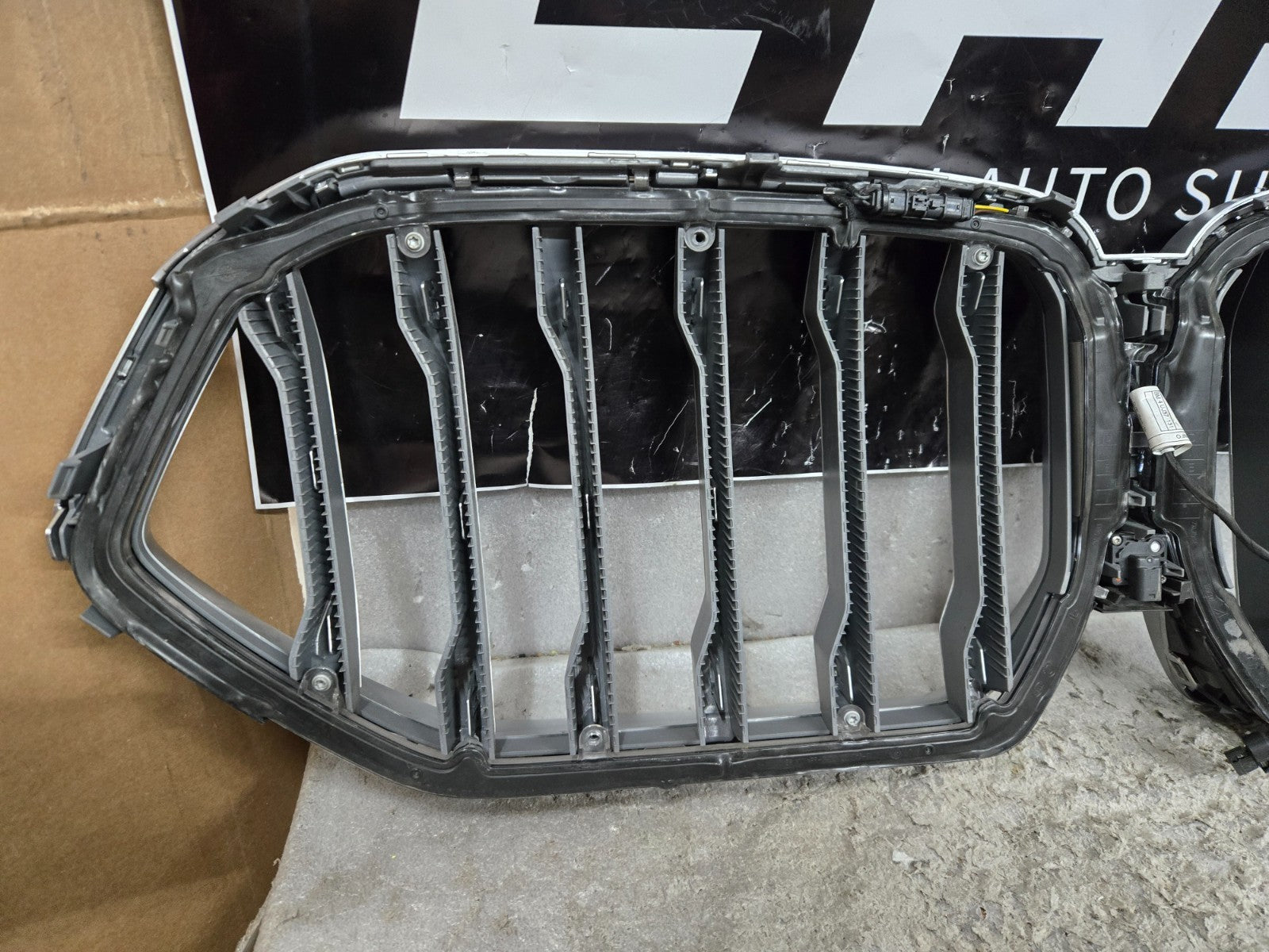 2025 2026 BMW G05 G06 LCI X5 X6 Illuminated Iconic Glow Light Grille Silver OEM