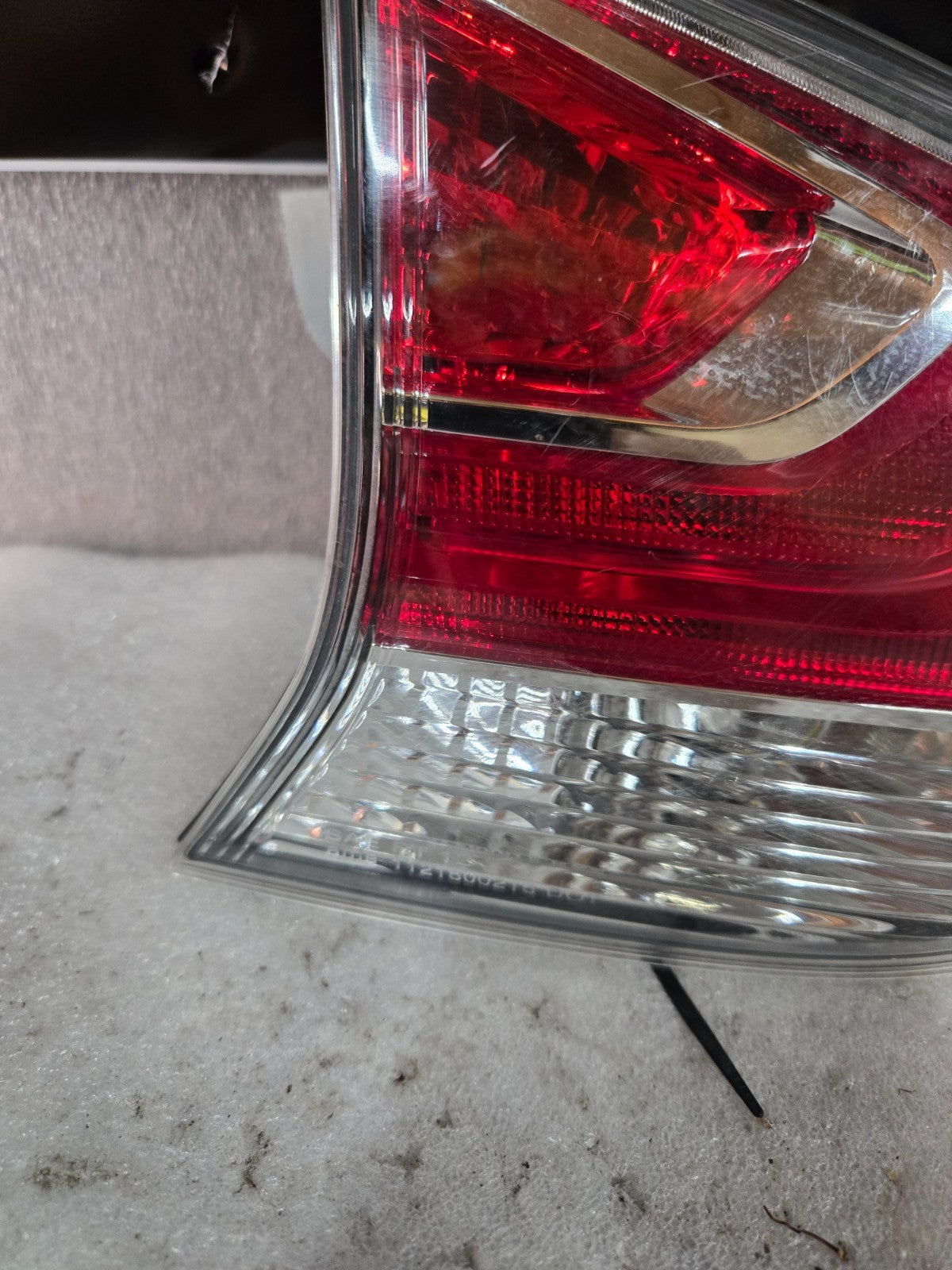2014-2016 Nissan Rogue Left LH Driver Side Tai Gate Mounted Taillight OEM