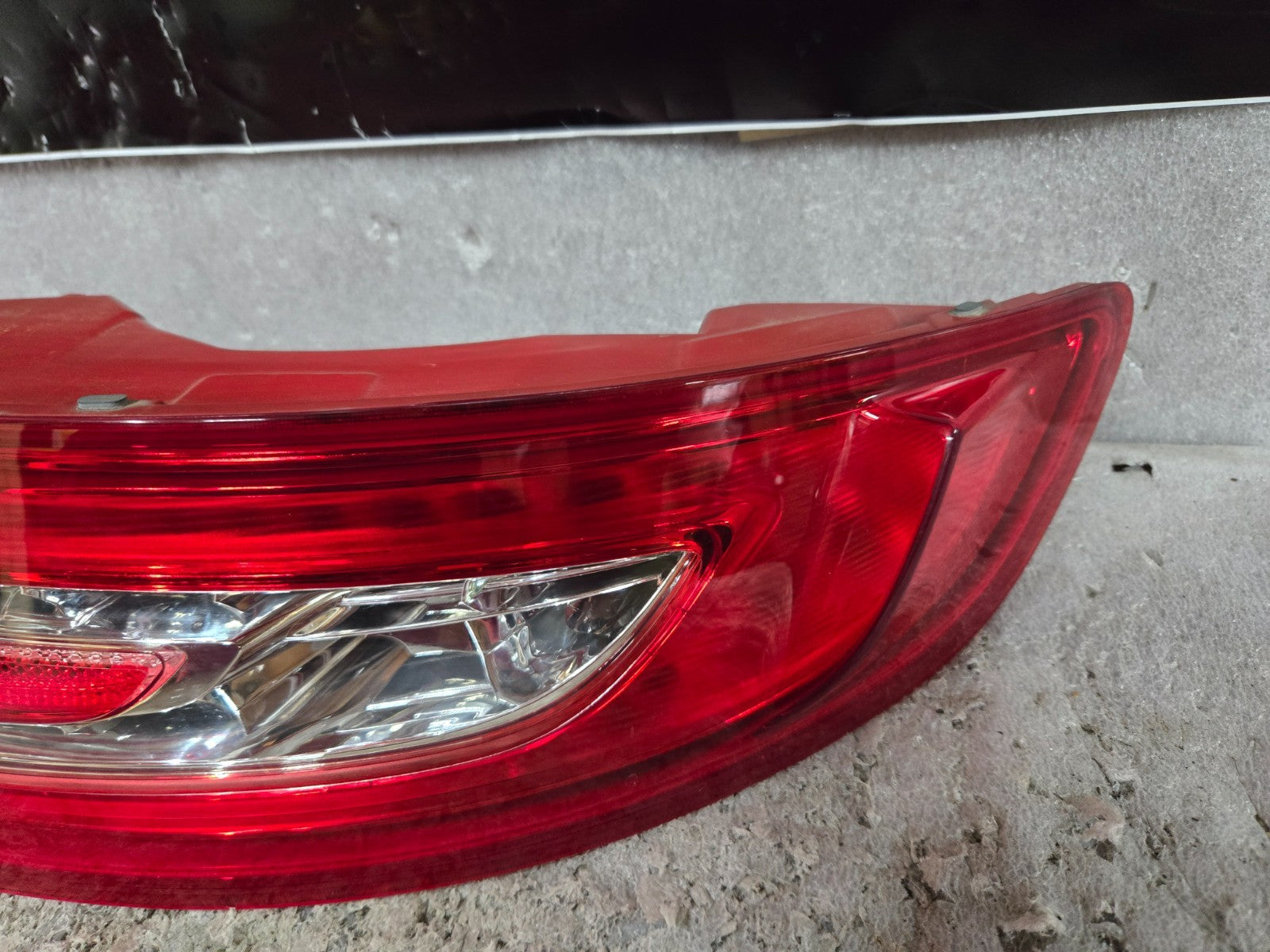 2018-2020 LINCOLN MKC REAR RIGHT TAILGATE TAILLIGHT TAIL LIGHT LAMP OEM 80570CA
