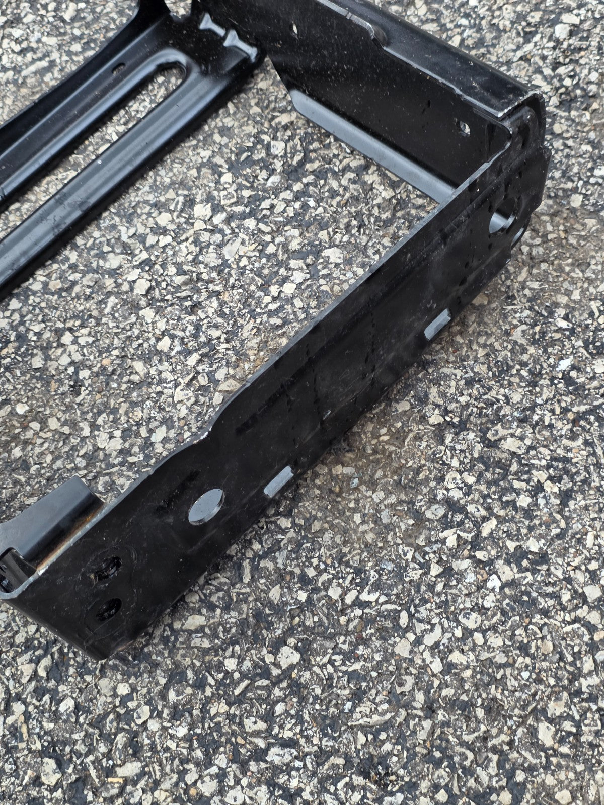 2019-2025 BMW X7 G07 FRONT BUMPER RIGHT REINFORCEMENT MOUNT BRACKET 13747801 OEM