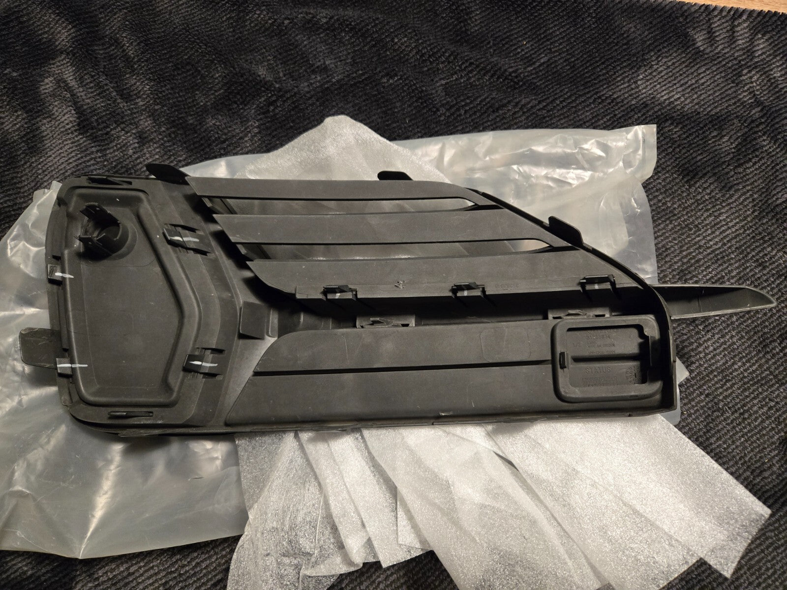 2016-2019 Volvo XC90 Front Right RH Passenger Side Outer Grille 31383822 OEM