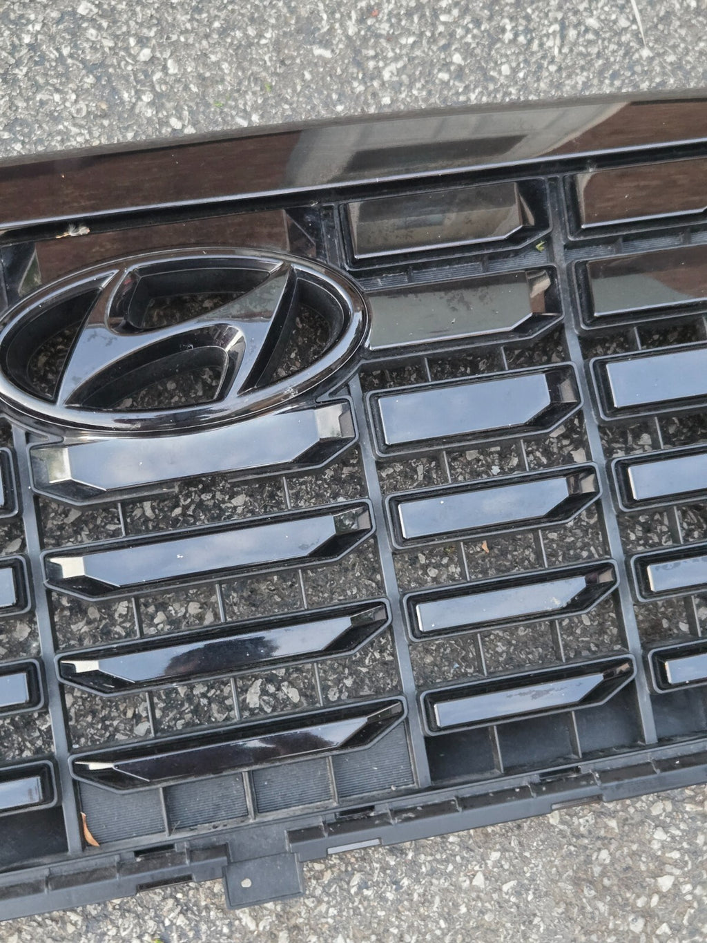 2023 2024 HYUNDAI PALISADE GRILLE OEM FRONT CENTER GRILL W/O CAMERA 86599-S8CB0