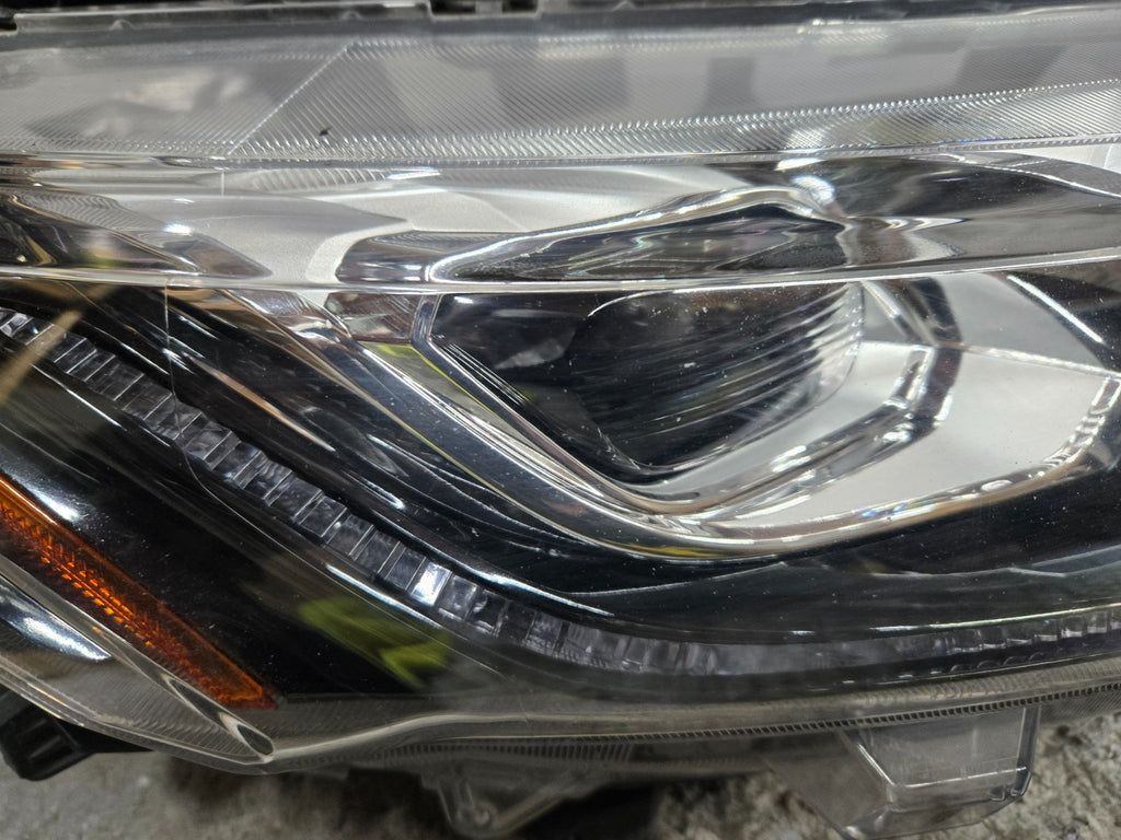 2018-2019 MITSUBISHI ECLIPSE CROSS RIGHT RH PASSENGER HEADLIGHT OEM 26010W510P
