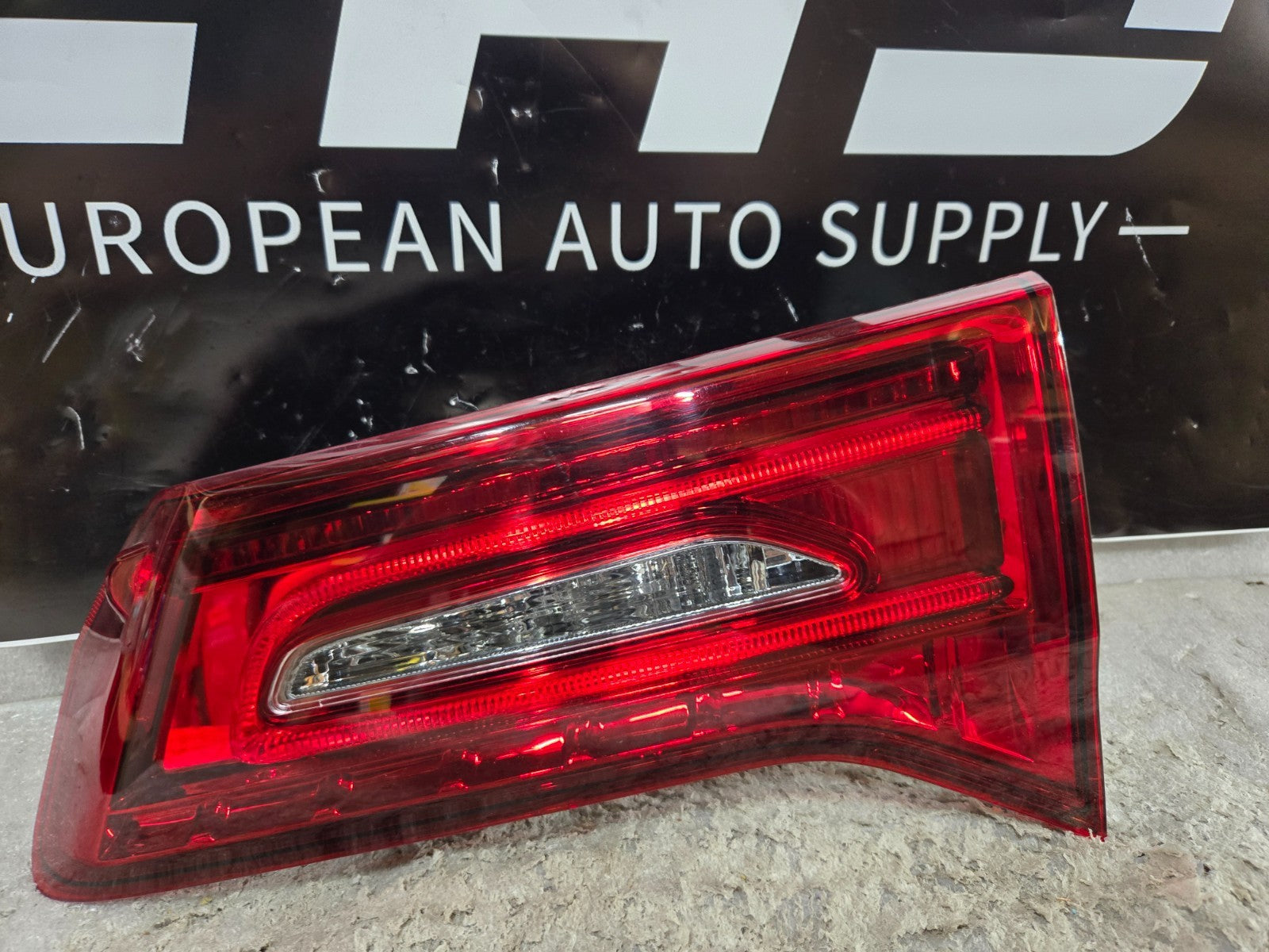 2017-2020 ACURA MDX Right RH Taillight Liftgate Mounted OEM 34150-TZ5-H02