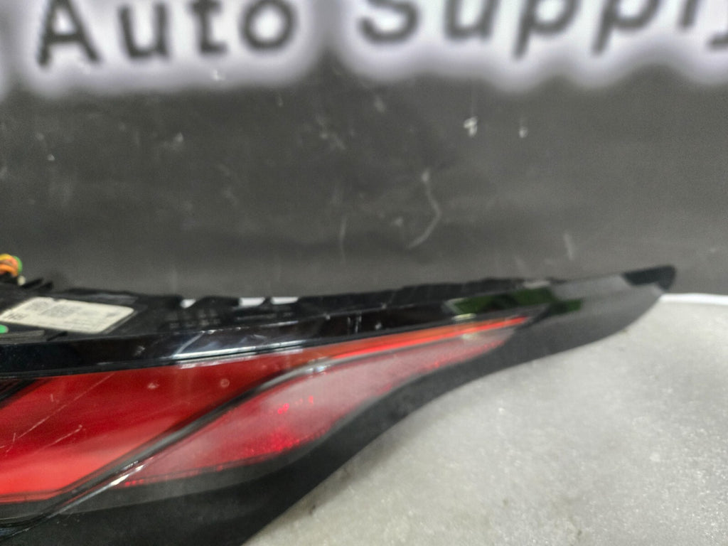 2018-2020 RANGE ROVER EVOQUE TAIL LIGHT REAR RIGHT PASSENGER K8D2-13404-BE OEM