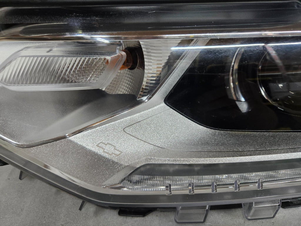 2018-2021 Chevrolet Traverse Xenon HID Headlight Left LH Driver OEM 84721414