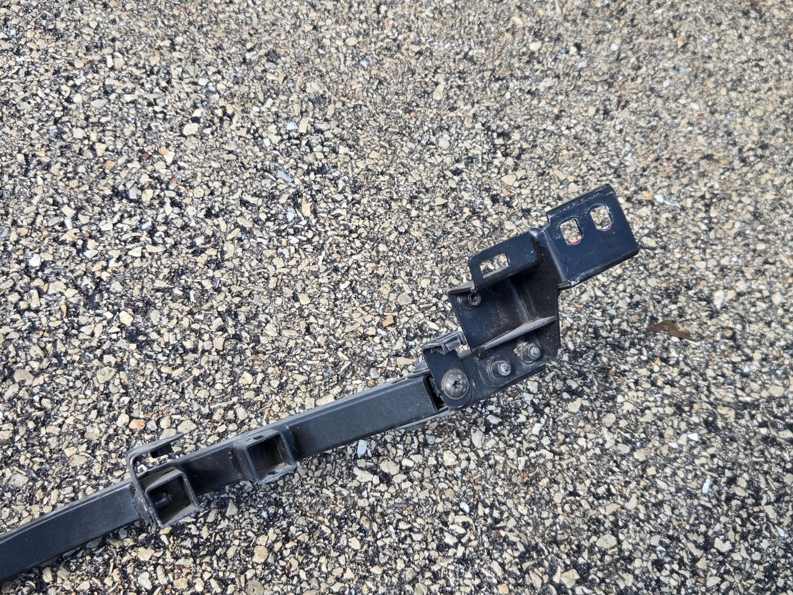 LAMBORGHINI HURACAN REAR BUMPER CROSSMEMBER SUPPORT MOUNT BRACKET OEM 4T0813753E