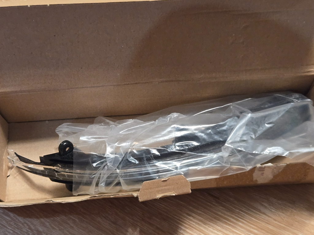 AUDI Q5 Q7 DRIVERS RIGHT DOOR MIRROR INDICATOR REPEATER LIGHT 4L0949102C OEM