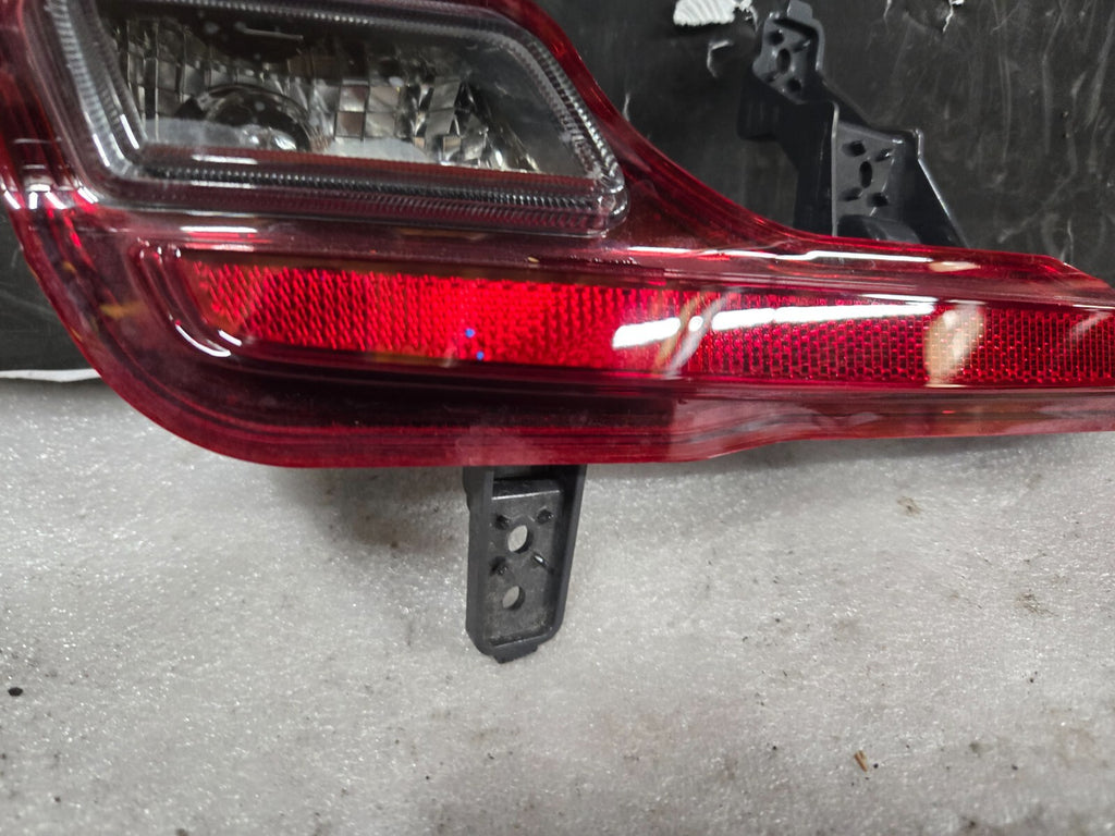 2021 2022 Kia Sorento Rear Reflector Light Lamp Passenger Right 92406-P2000 OEM