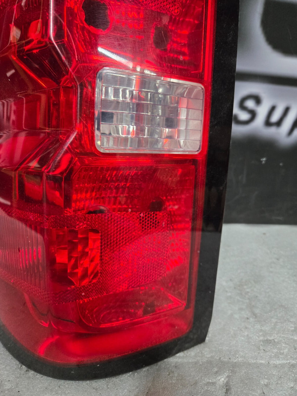2016-2019 CHEVROLET SILVERADO 1500 TAIL LIGHT OEM LEFT DRIVER HALOGEN 84288722