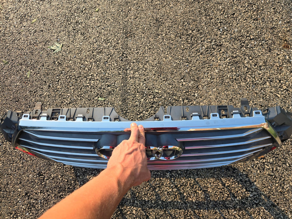2018 2019 Audi A4 Sedan Grill 8W0853651 OEM