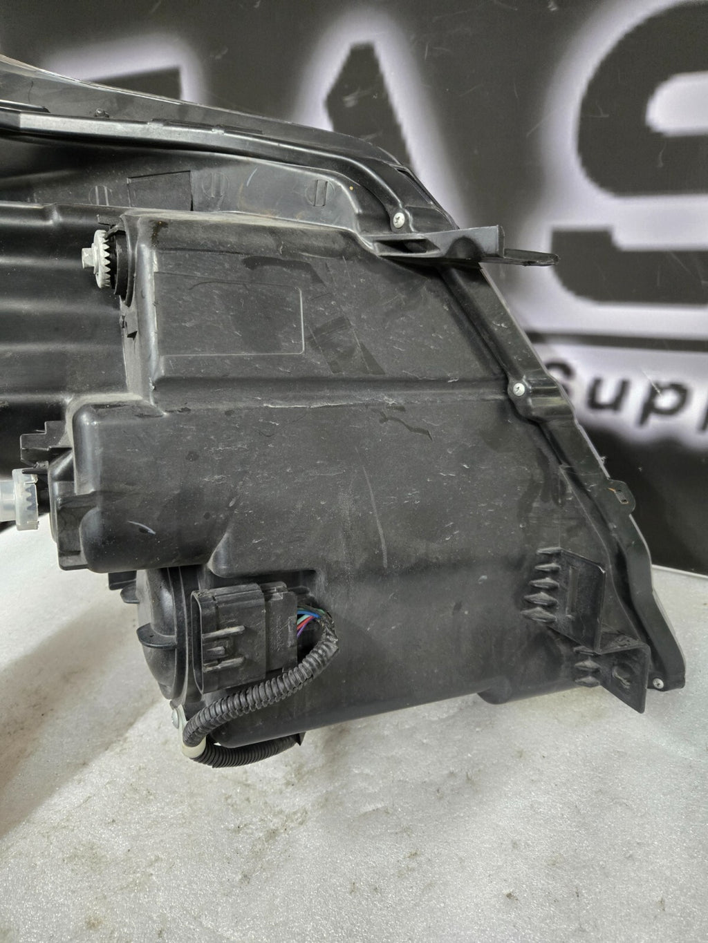 2010-2013 Cadillac SRX Left Driver Side Headlight Halogen 22853872 AFTERMARKET