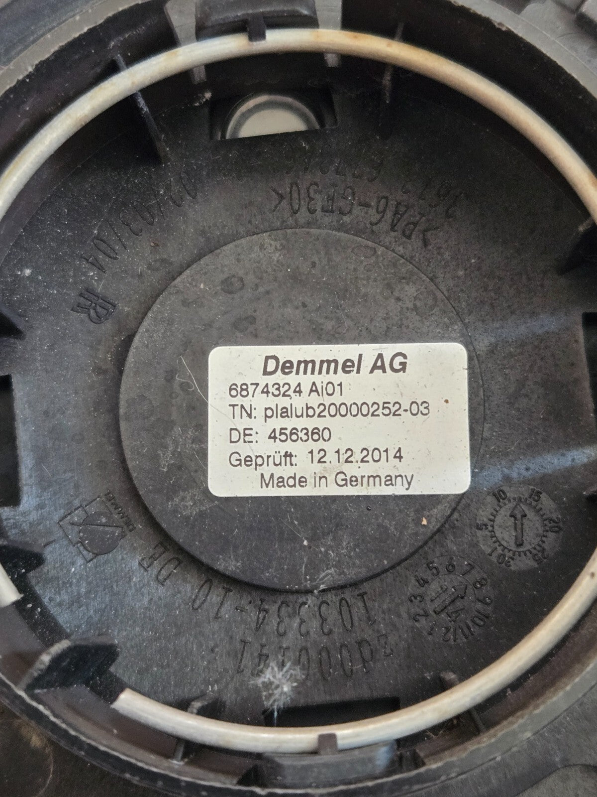 Rolls Royce Self Leveling OEM Center Cap 6874324 Genuine