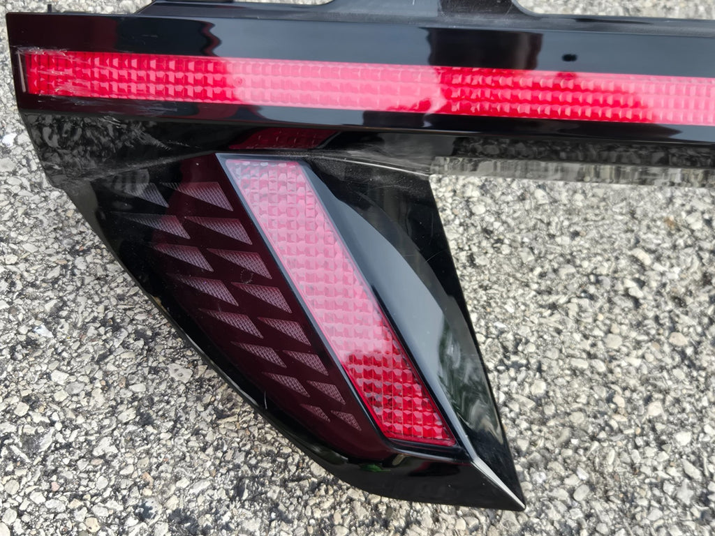 22-24 Hyundai Tucson Rear Center Trunk w/ Camera LED Tail Light OEM 92403-CW120