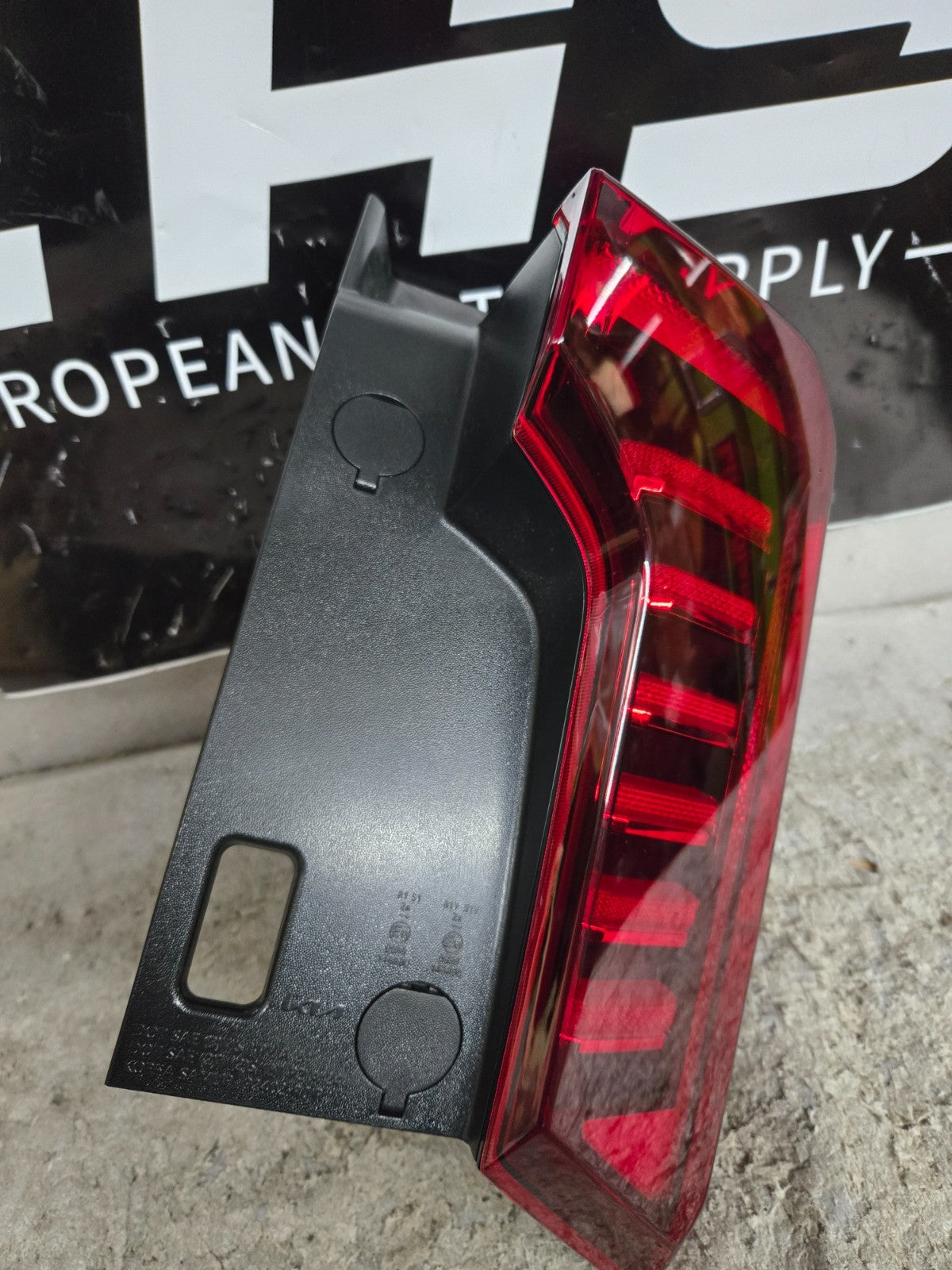 KIA Carnival KA4 Left LH Driver LED Tail Light Lamp 92402-R0650 OEM *Lens Chip