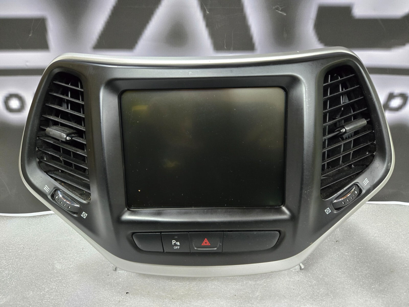 2014-2018 JEEP CHEROKEE VP3 RA3 UCONNECT SATELITE RADIO W/ RADIO BEZEL OEM
