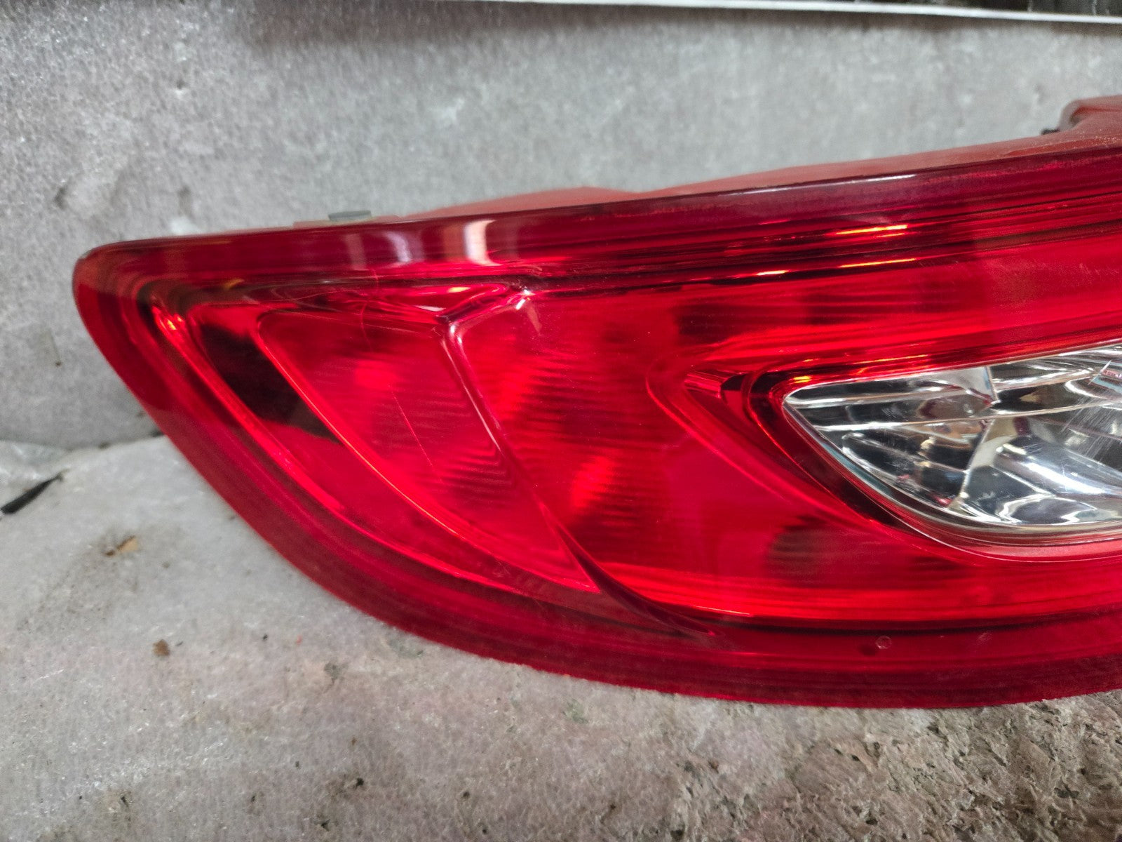 2018-2020 LINCOLN MKC REAR LEFT TAILGATE TAILLIGHT TAIL LIGHT LAMP OEM 80569CA