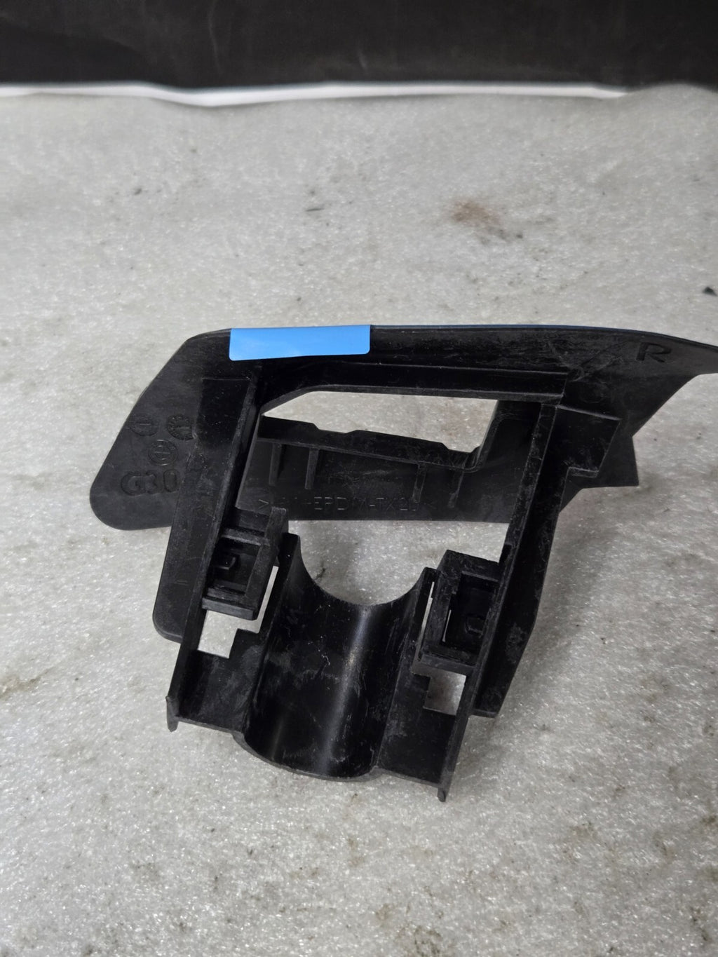 2016-2019 BMW G30/G31 HOLDER HEADLIGHT WIPER WASH, RH NEW OEM 51117385356