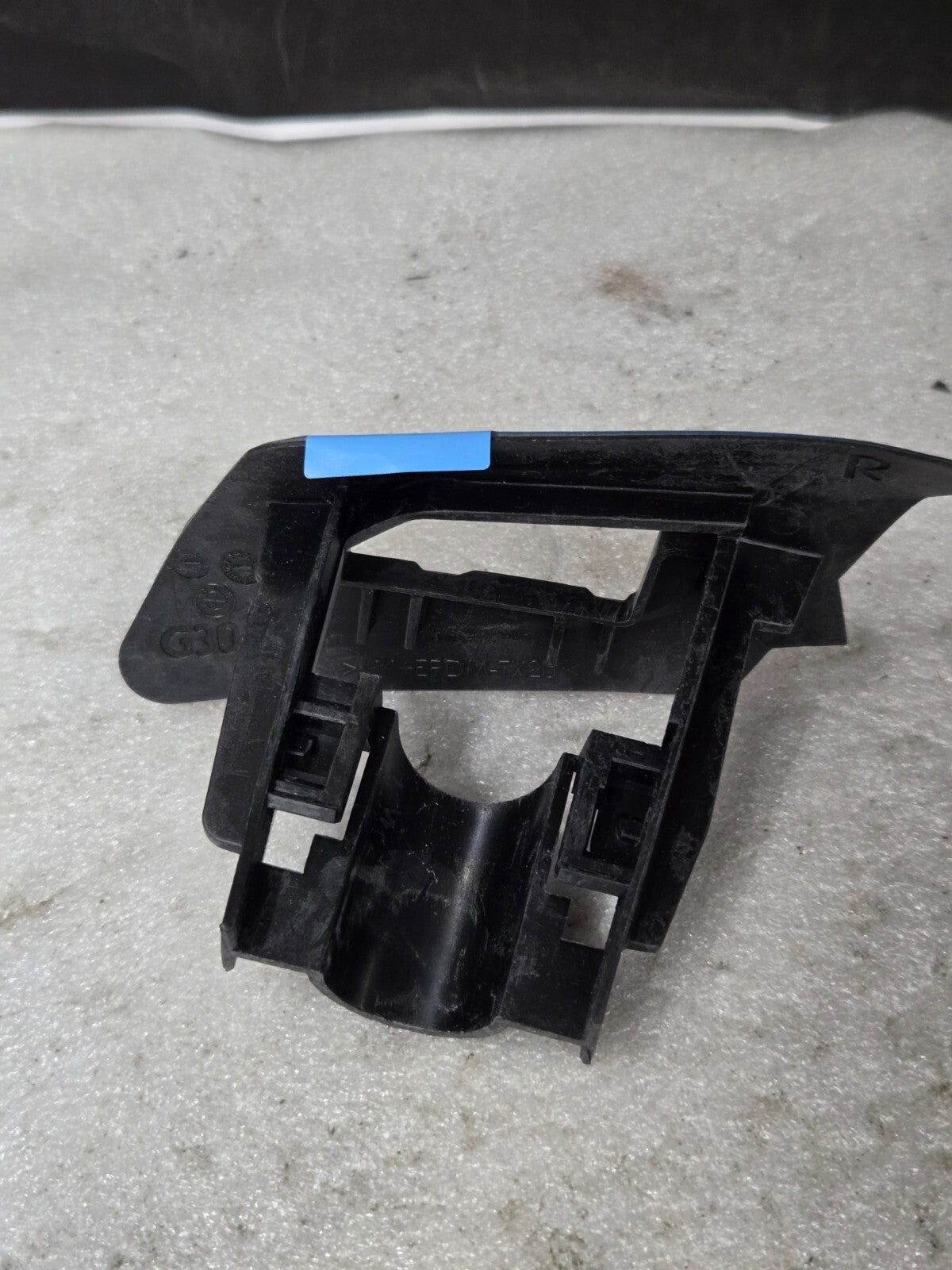 2016-2019 BMW G30/G31 HOLDER HEADLIGHT WIPER WASH, RH NEW OEM 51117385356