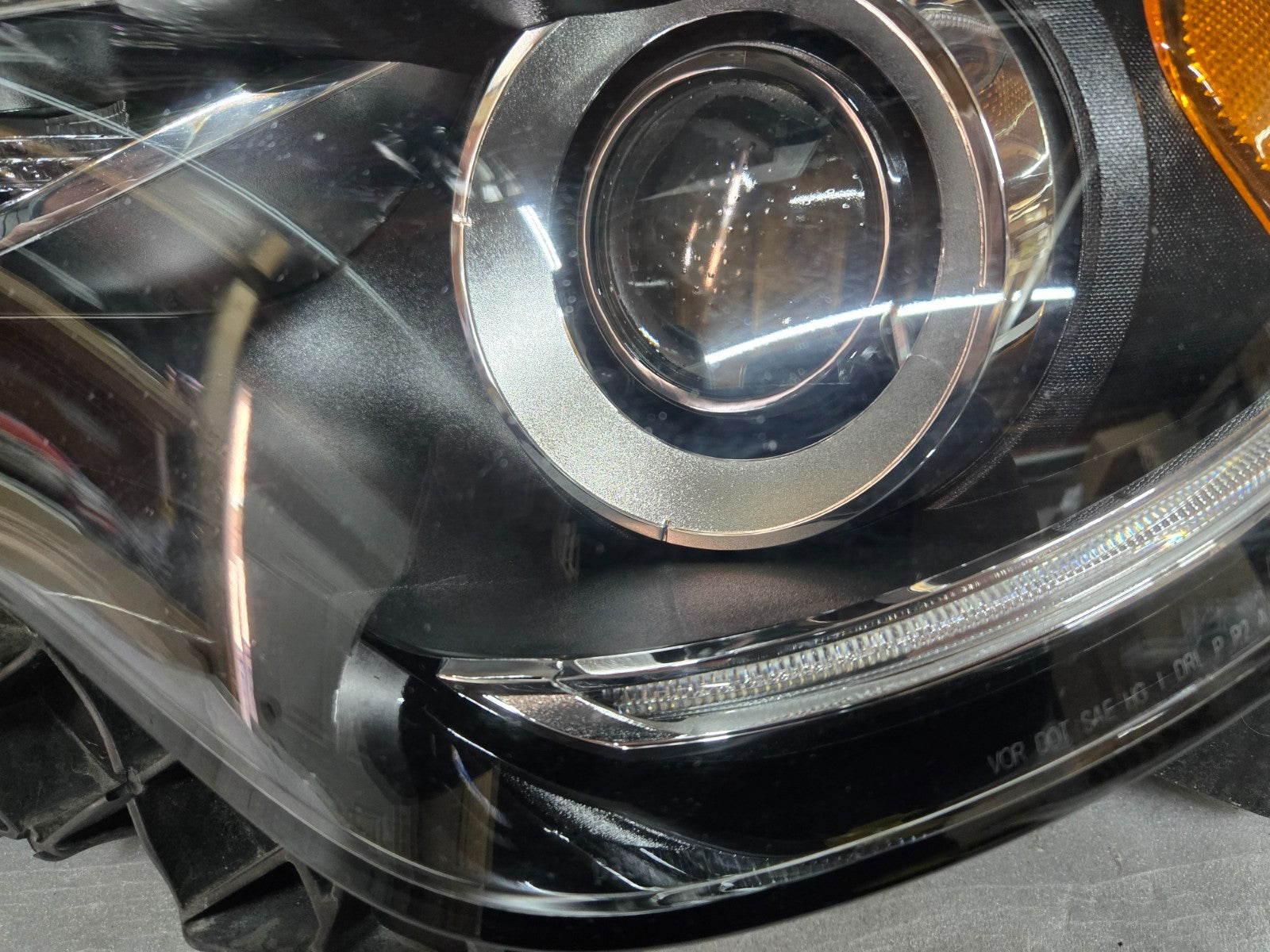 2017-2023 Alfa Romeo Stelvio Front Driver/LH Xenon HID Headlight OEM 50563963